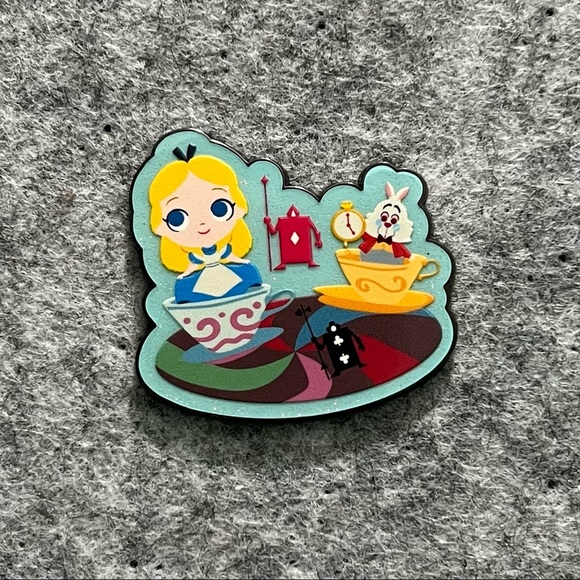 8 Pin Disney Bundle - HKDL Pin Trading Carnival, Mickey Mouse, Ariel & Flounder - Picture 3 of 9